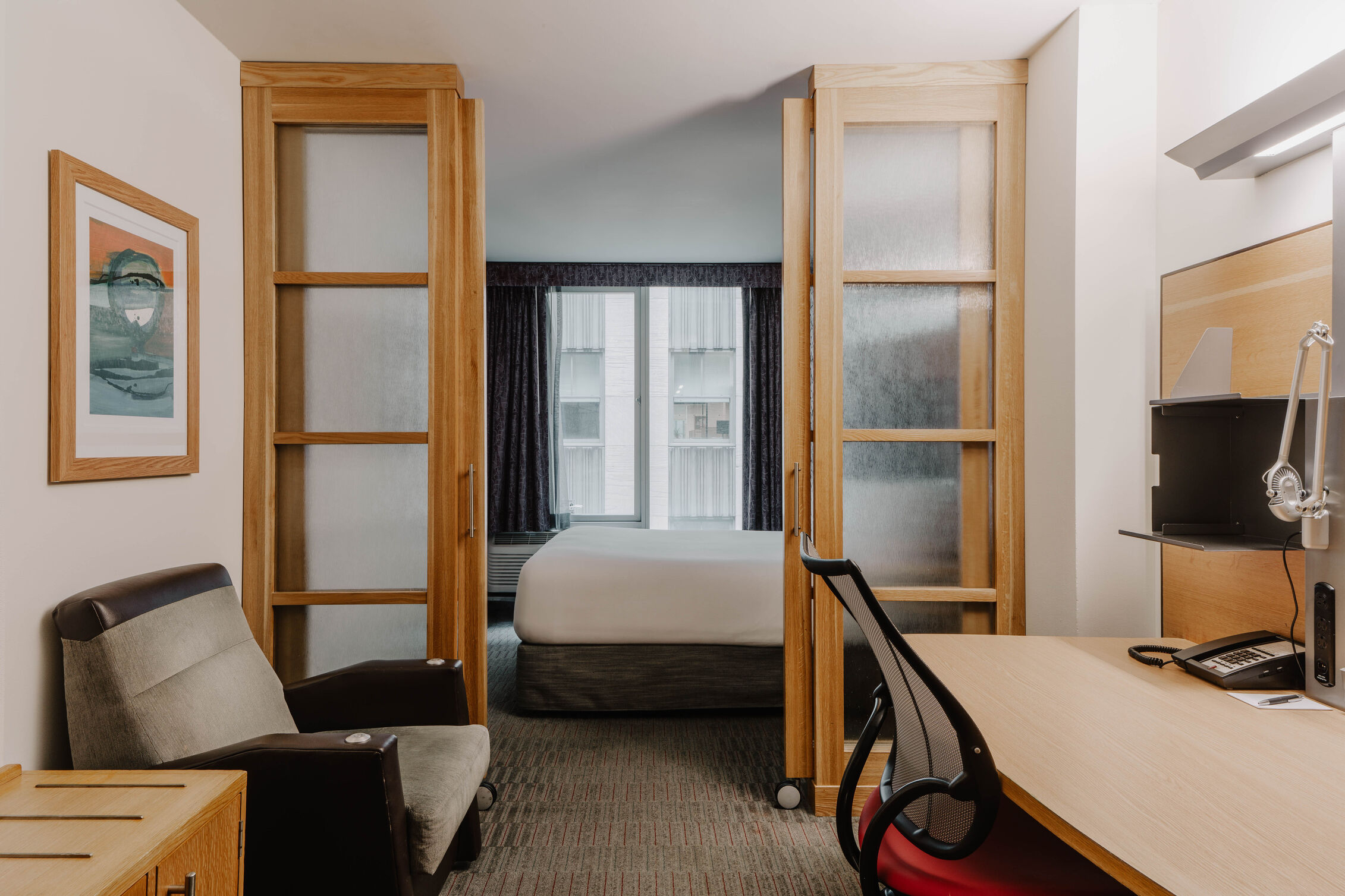 Adam_Firman_Club_Quarters_The_Jewel_Room_607_2_Bedroom_Suite-3_optimized_1000